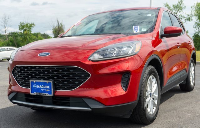 Used 2020 Ford Escape SE image 2