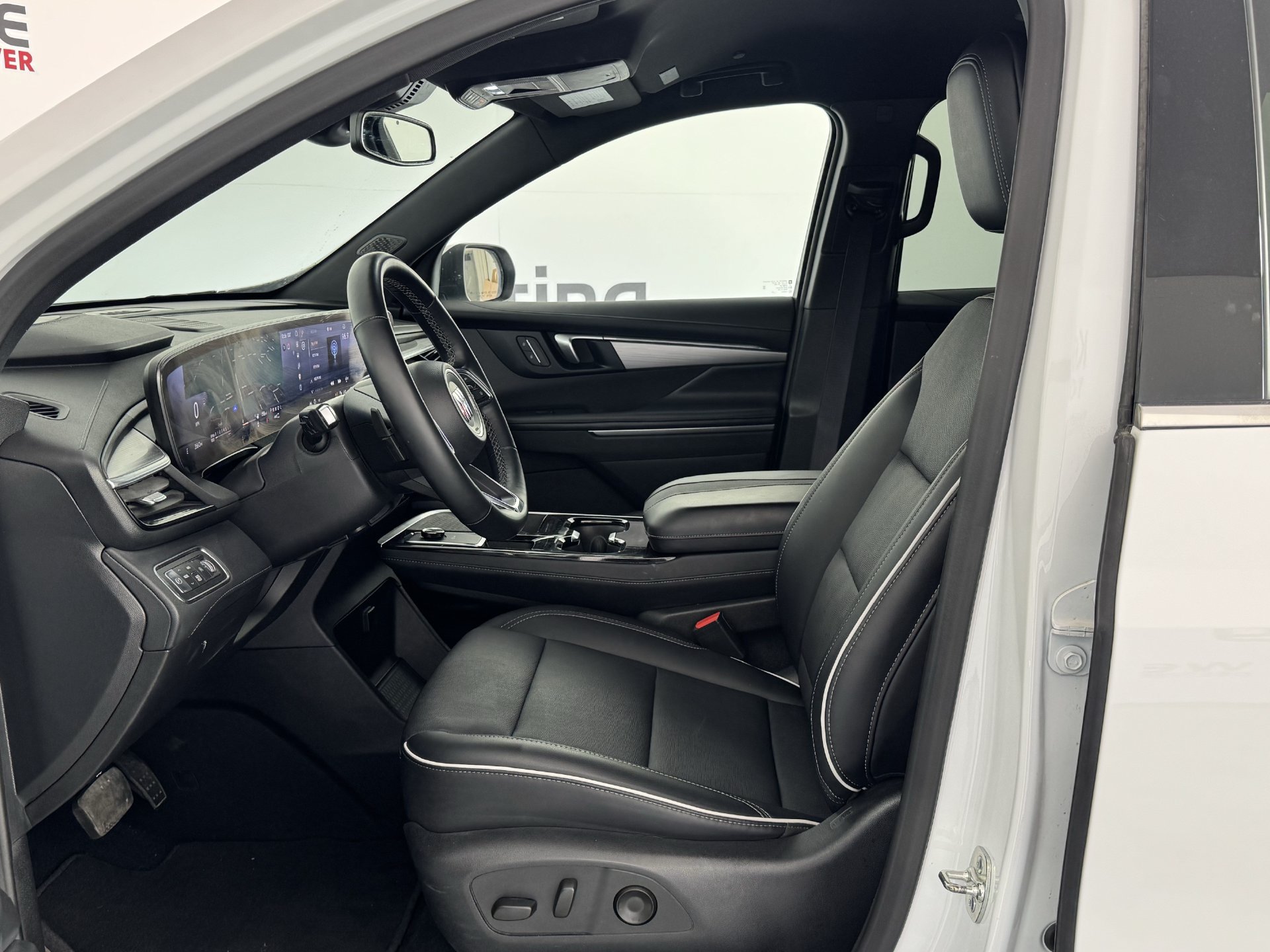 Used 2025 Buick Enclave Preferred AWD/4WD image 14