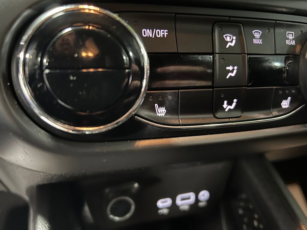 Used 2022 Chevrolet TrailBlazer LT w/ Convenience Package image 13