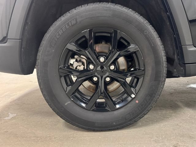 Used 2025 Jeep Grand Cherokee Altitude AWD/4WD image 41