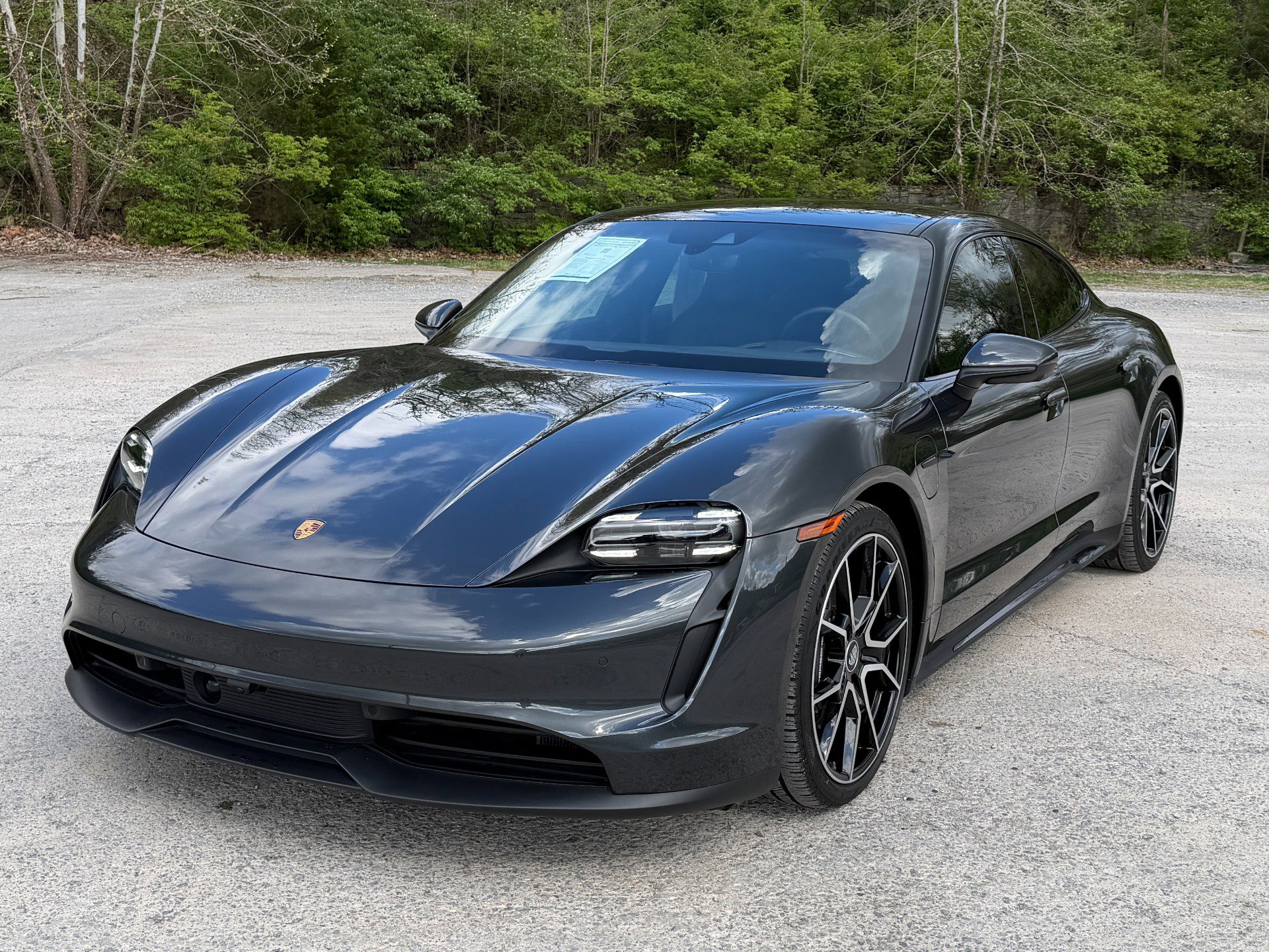 Used 2022 Porsche Taycan image 2