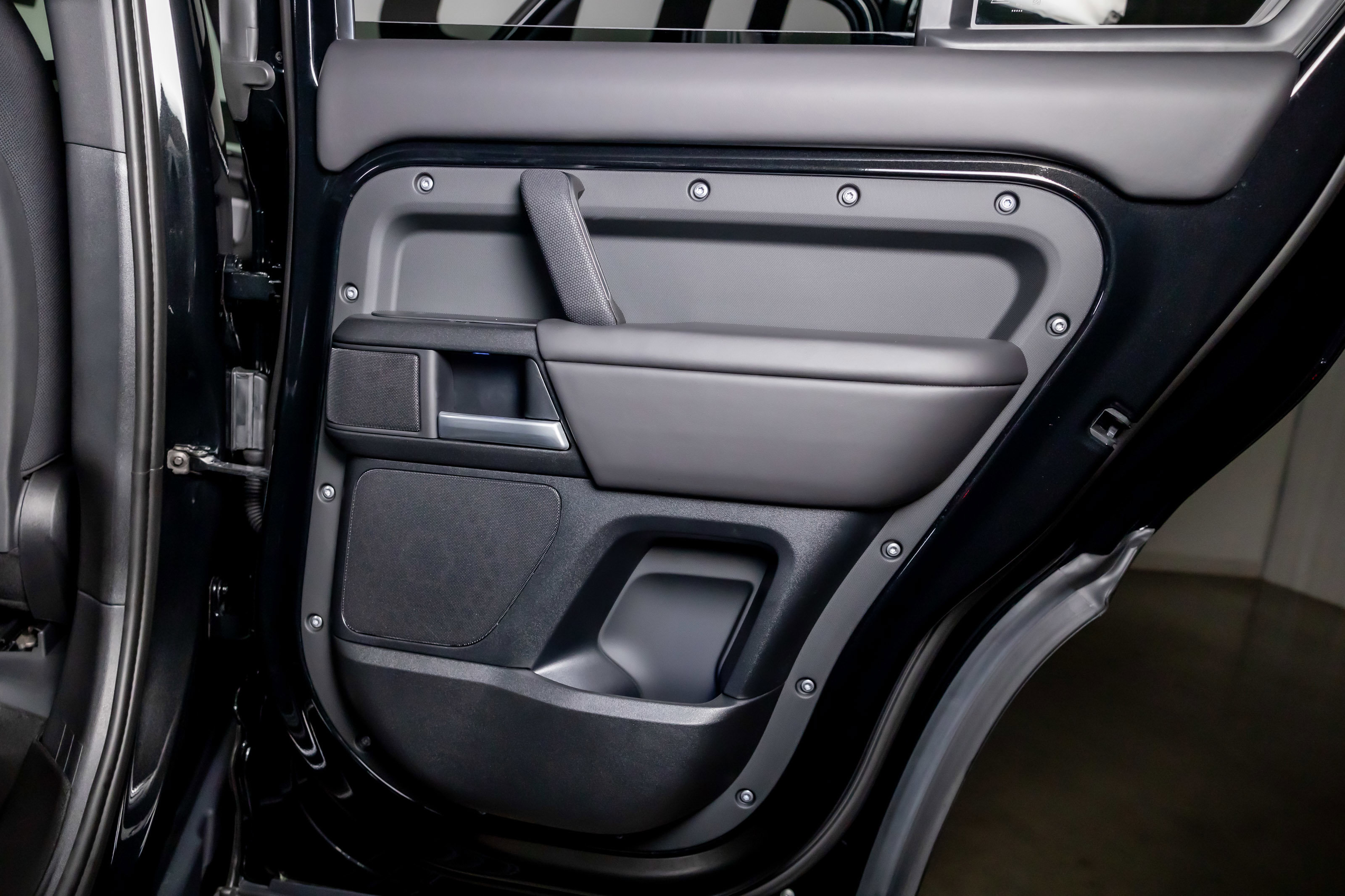 Used 2026 Land Rover Defender 130 V8 image 39
