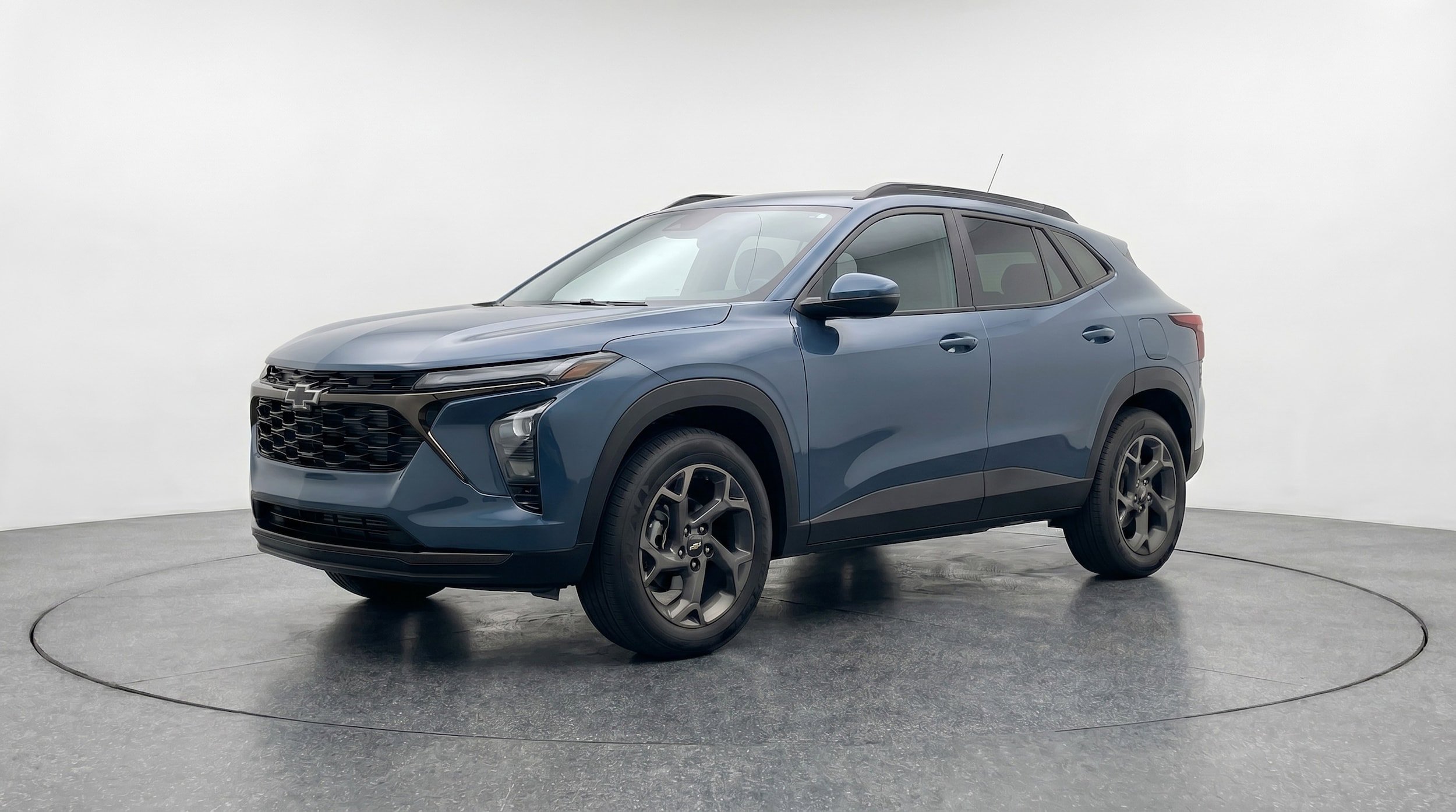 Used 2025 Chevrolet Trax LT FWD image 3