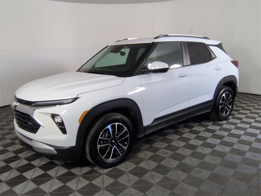 Used 2024 Chevrolet TrailBlazer LT w/ LT Cold Weather Package image 4