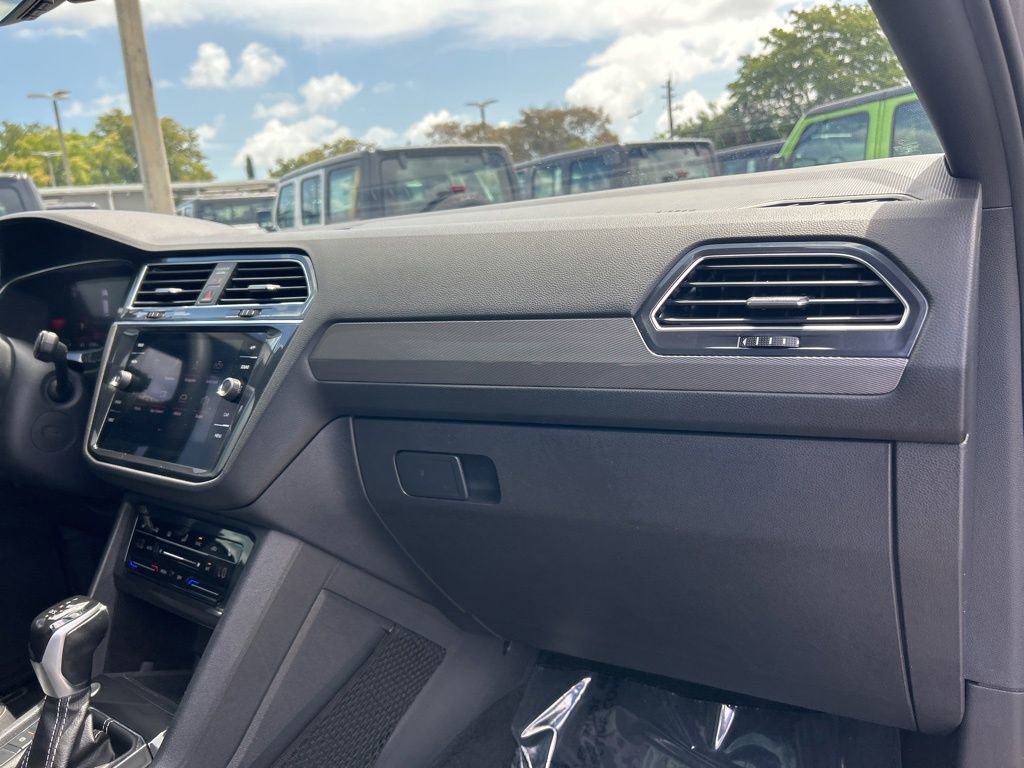 Used 2023 Volkswagen Tiguan SE R-Line image 24