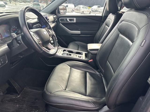 Used 2022 Ford Explorer XLT w/ Equipment Group 202A image 9