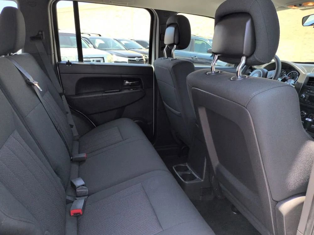 Used 2011 Jeep Liberty Sport image 25