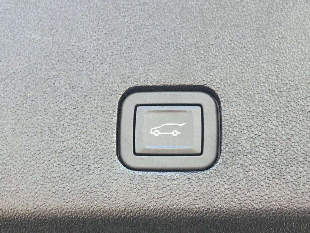 Used 2025 Cadillac XT6 Premium Luxury w/ Platinum Package FWD image 14