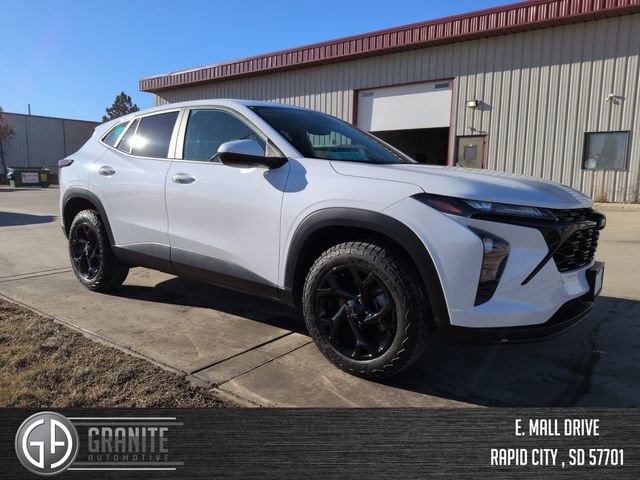 Used 2024 Chevrolet Trax LS w/ LS Convenience Package image 7