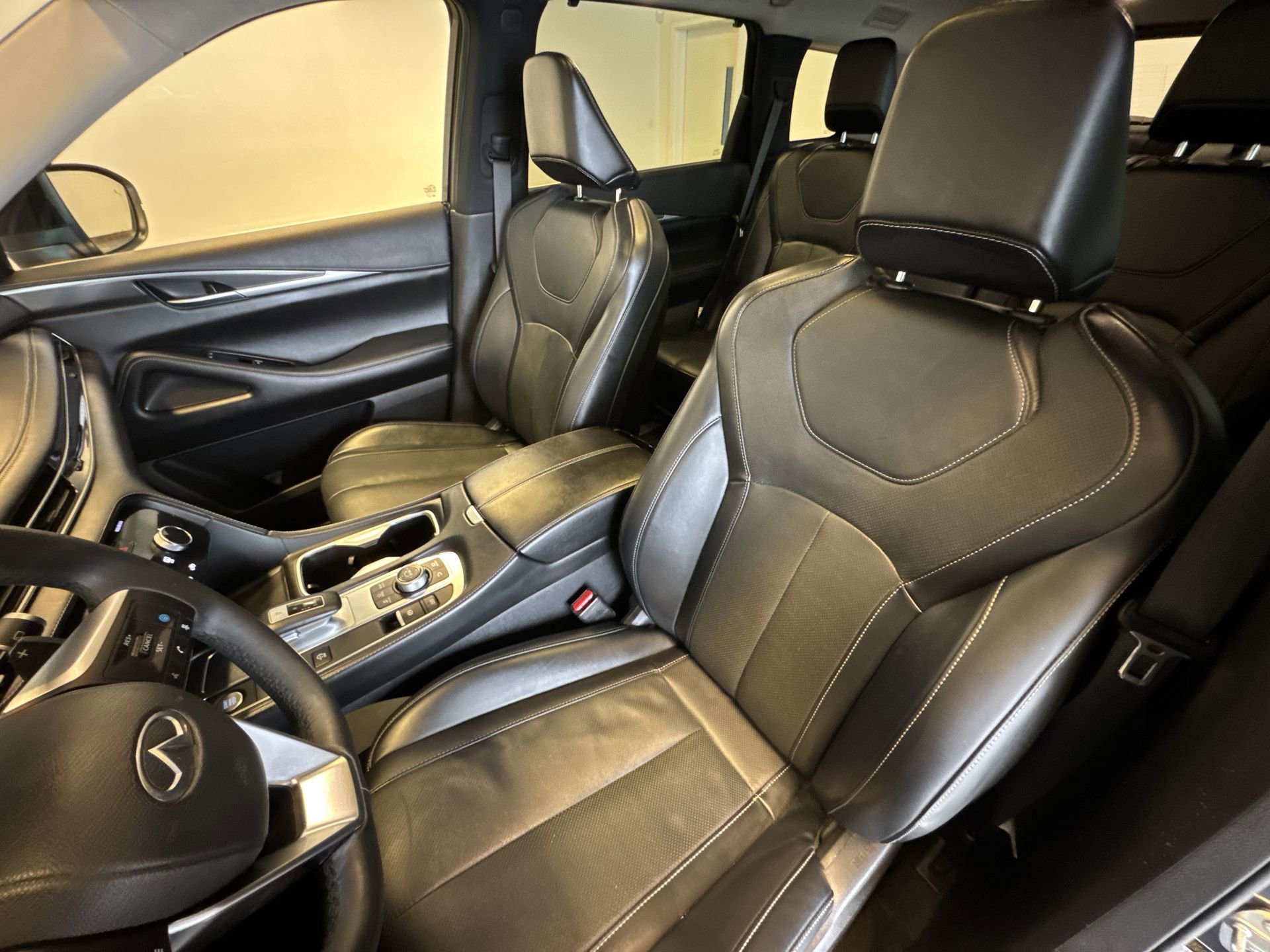 Certified 2023 INFINITI QX60 Luxe image 11