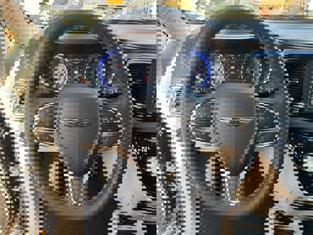 Used 2023 Chrysler Voyager LX image 22