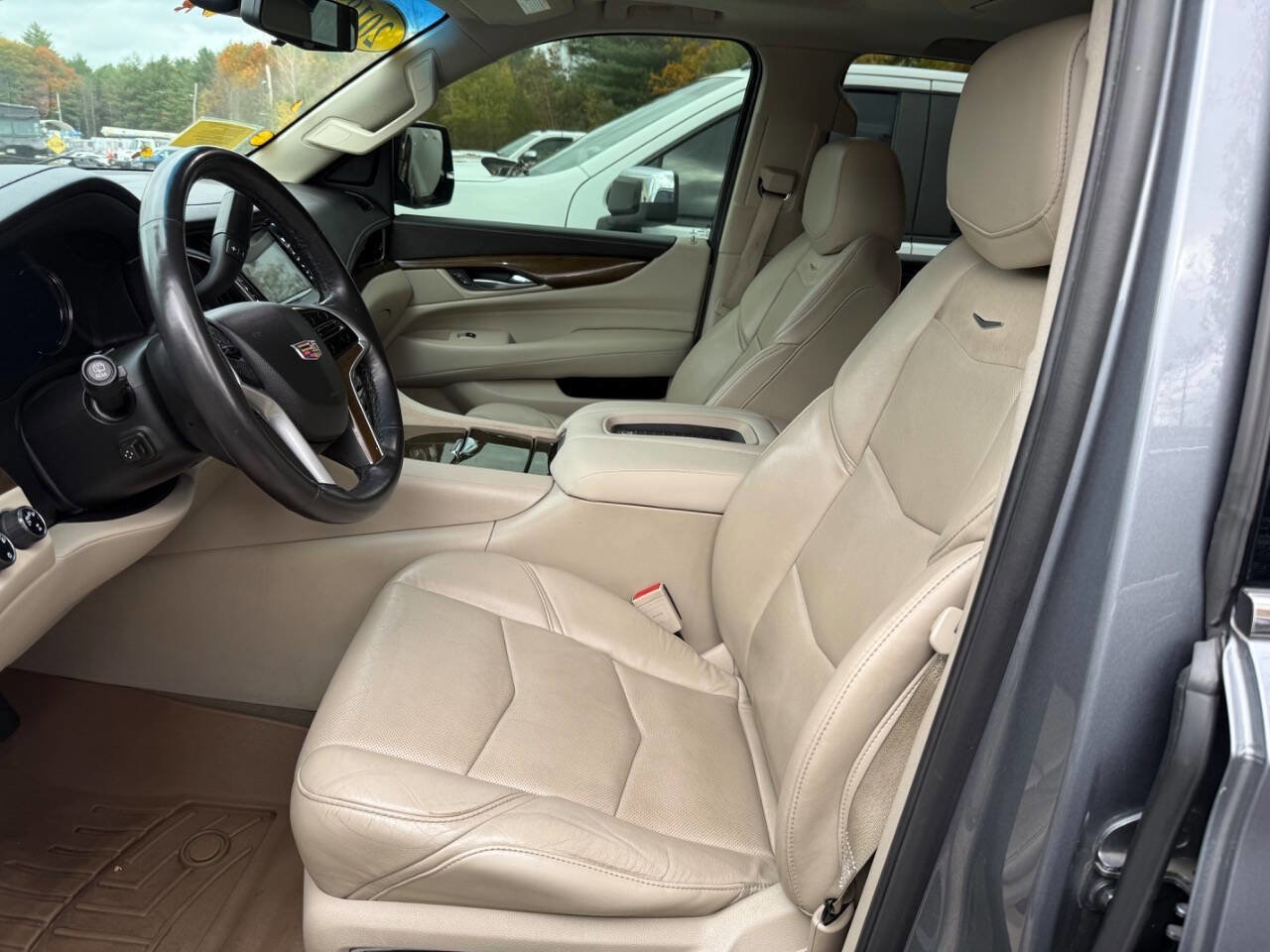 Used 2018 Cadillac Escalade Luxury image 5
