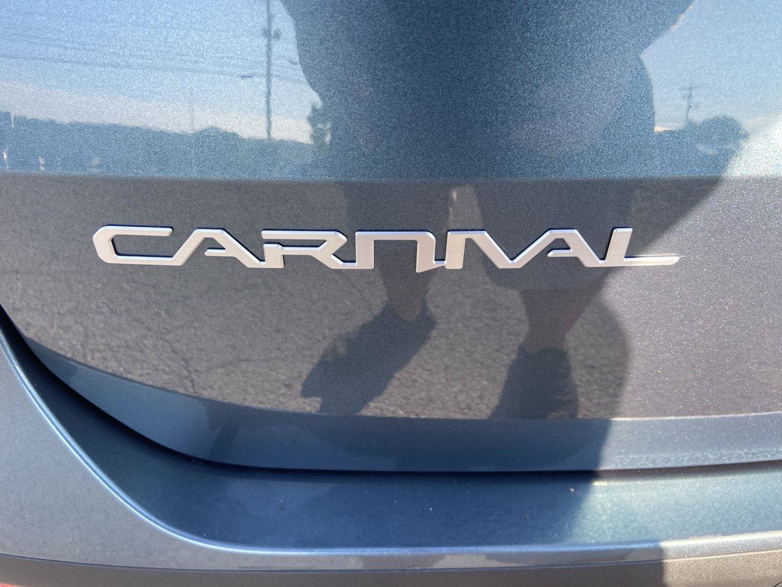 Used 2023 Kia Carnival EX FWD image 13