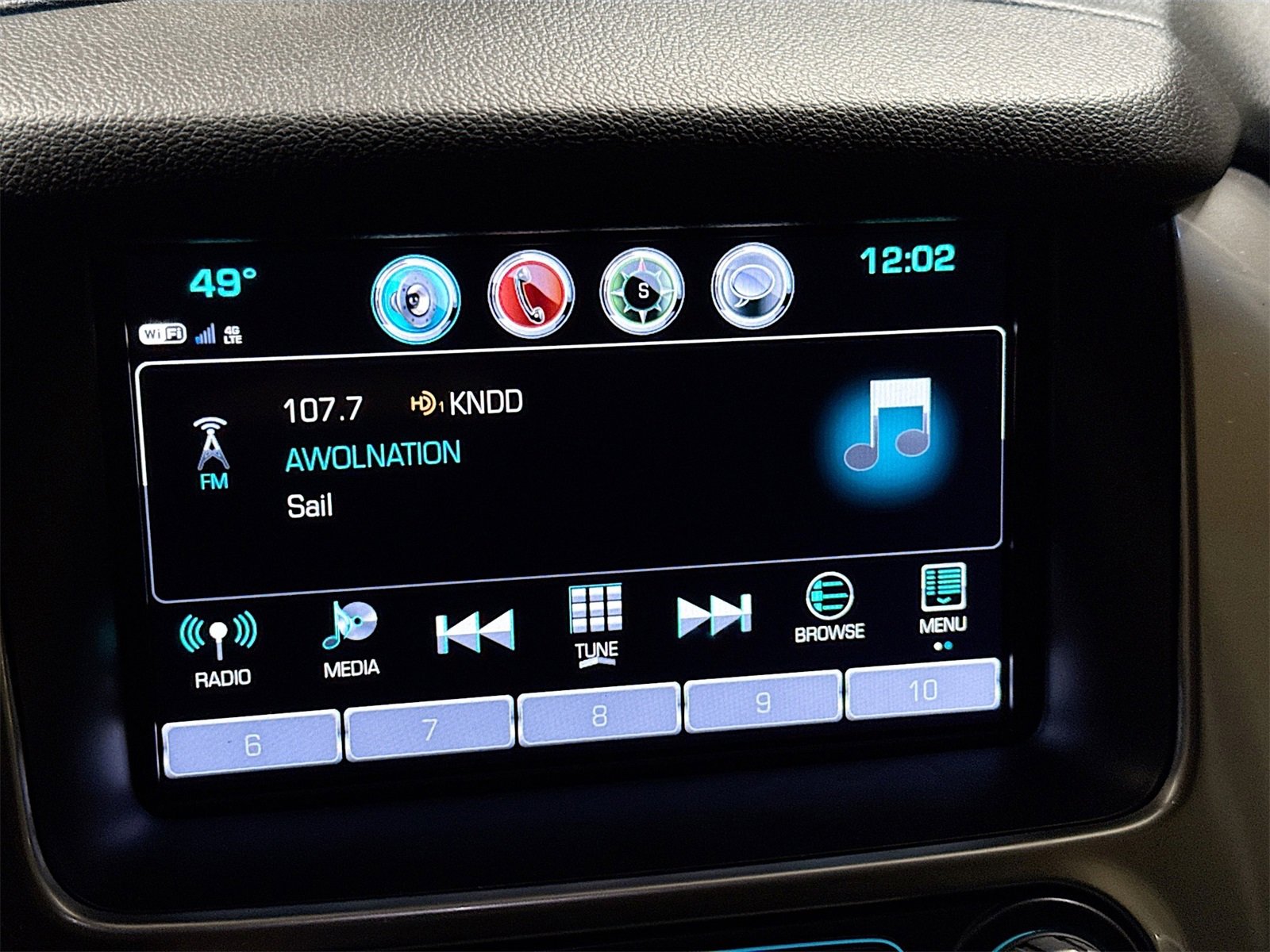 Used 2019 Chevrolet Suburban LS w/ All-Season Package image 15