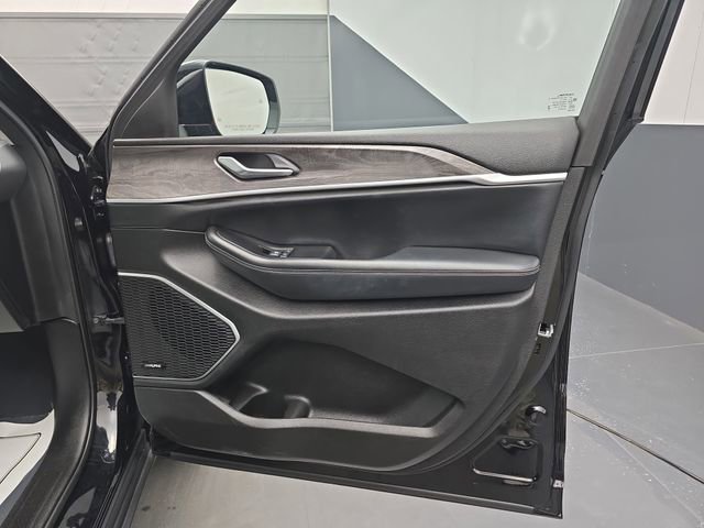 Used 2023 Jeep Grand Cherokee 4WD 4xe w/ Luxury Tech Group II image 52