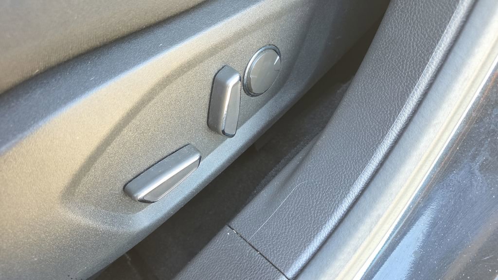 Used 2015 Ford Fusion SE FWD image 19