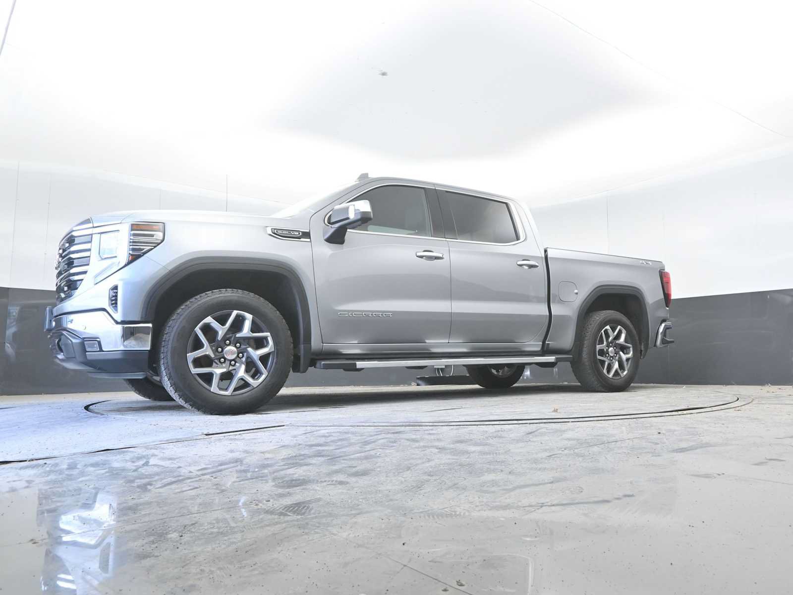 Used 2024 GMC Sierra 1500 SLT w/ SLT Premium Plus Package AWD/4WD image 27