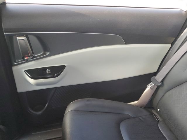 Used 2022 Kia Carnival LX w/ Paint Protection Package image 14