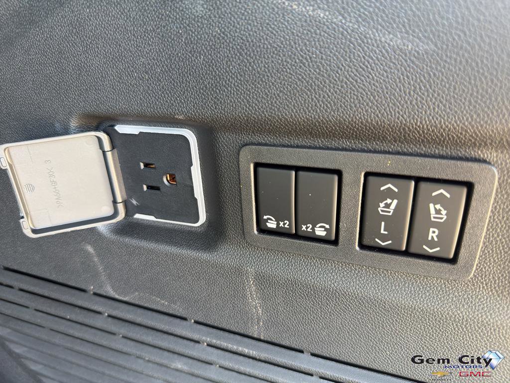 New 2026 Chevrolet Suburban Z71 w/ Comfort Package AWD/4WD image 9