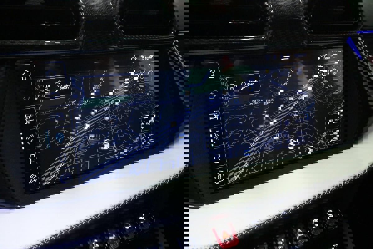 Used 2025 Lamborghini Urus SE image 25