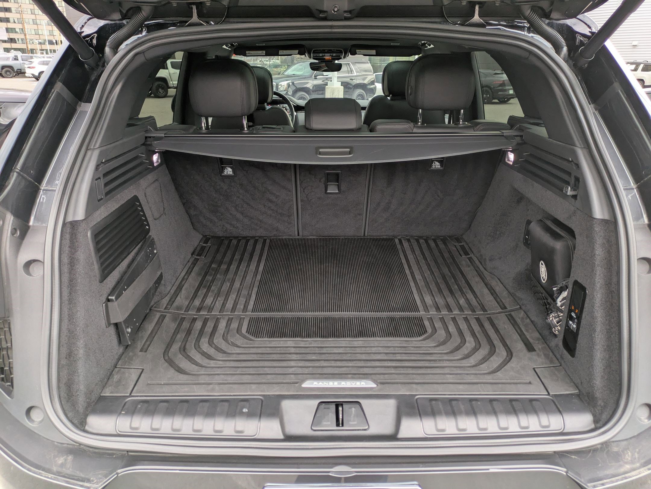 Used 2023 Land Rover Range Rover Sport SE Dynamic image 30