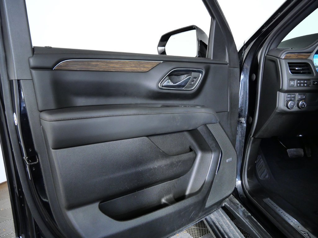 Used 2023 Chevrolet Suburban High Country AWD/4WD image 19