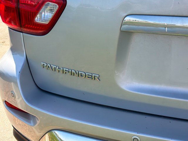 Used 2017 Nissan Pathfinder SL AWD/4WD image 8