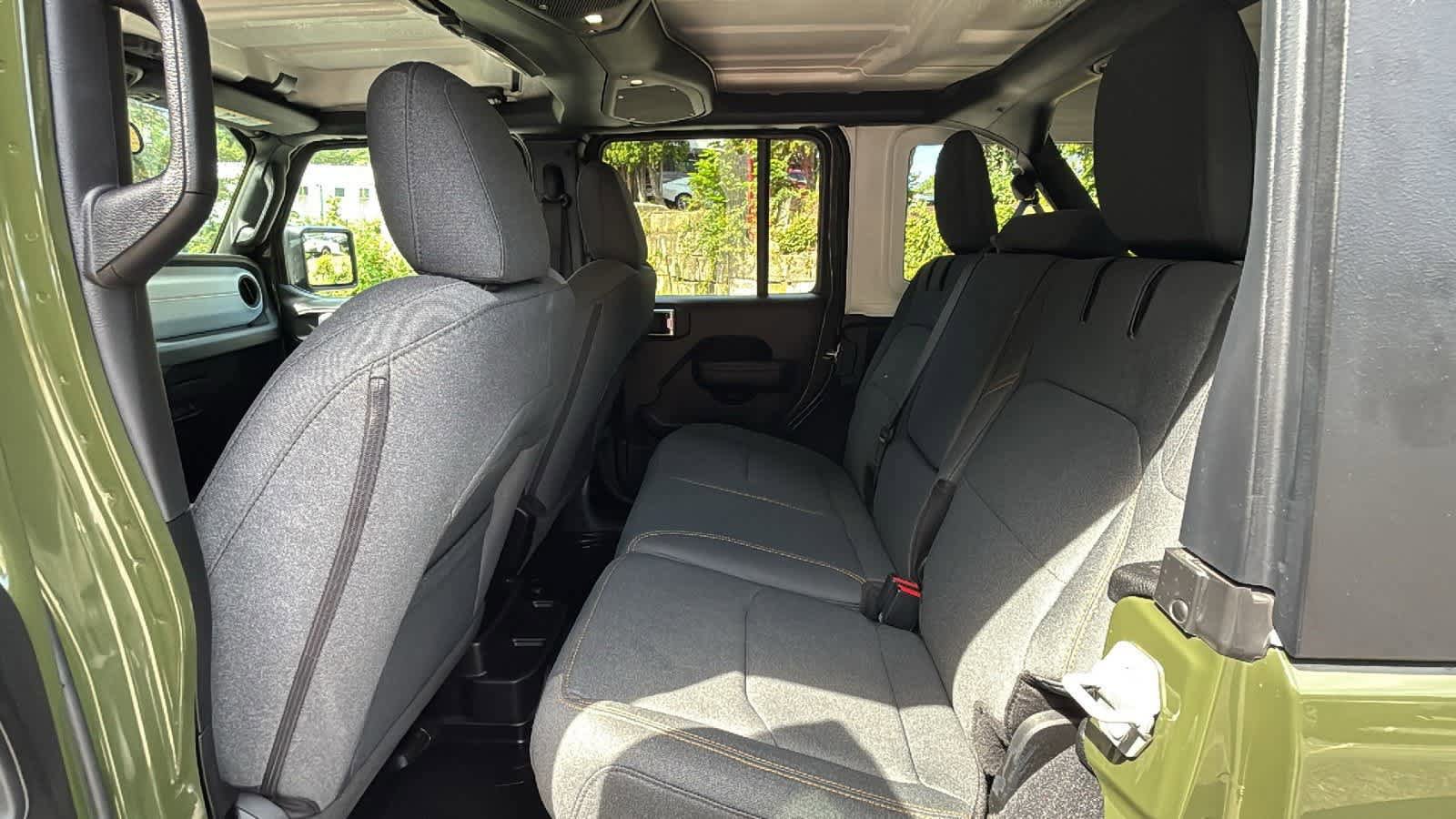 Used 2024 Jeep Wrangler Unlimited AWD/4WD image 30