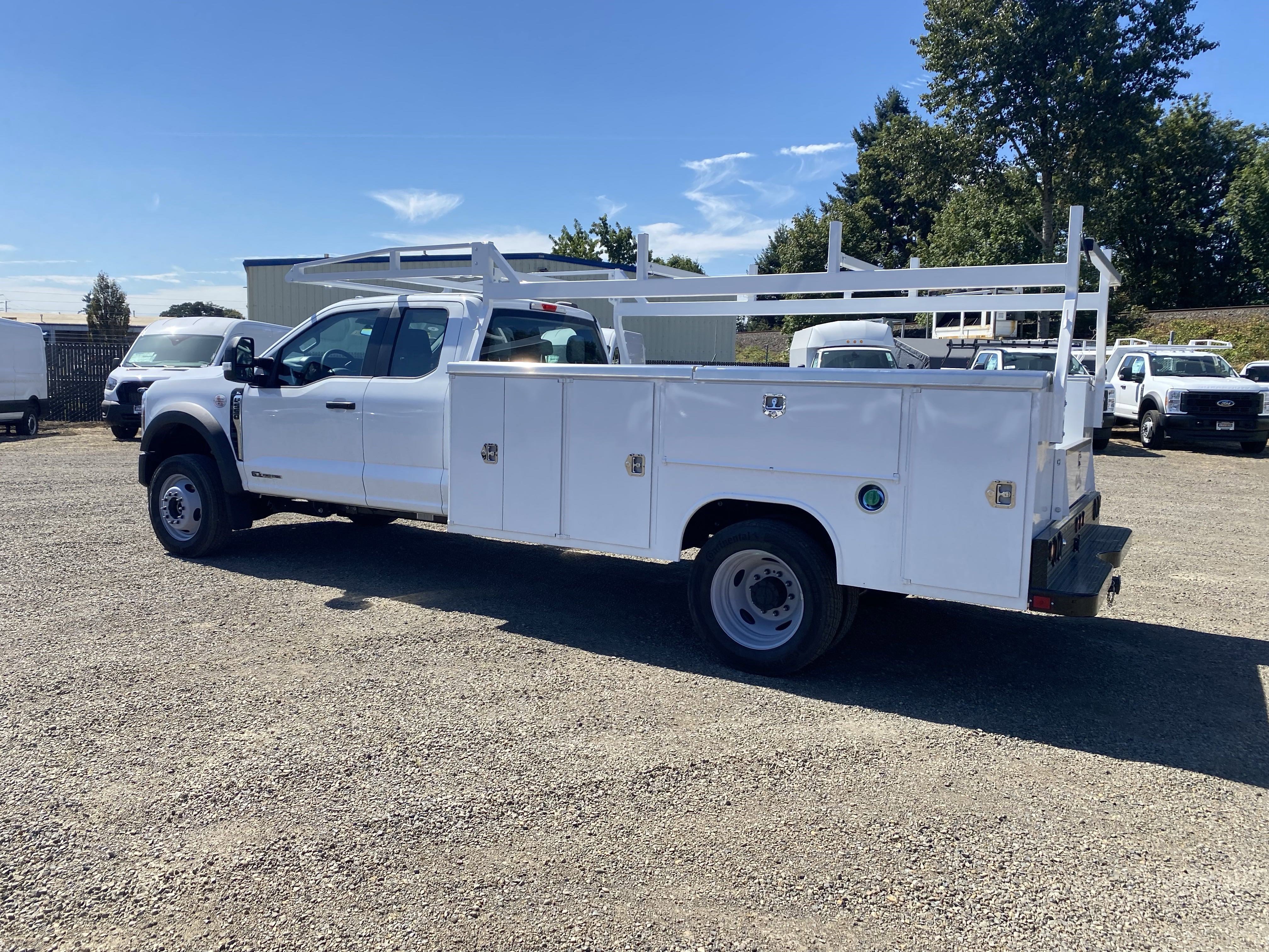 New 2025 Ford F550 4x4 SuperCab Super Duty image 3