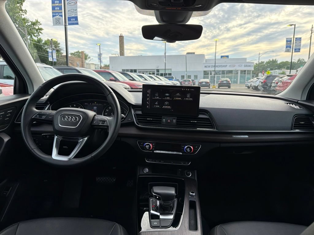 Used 2023 Audi Q5 2.0T Premium w/ Convenience Package AWD/4WD image 5