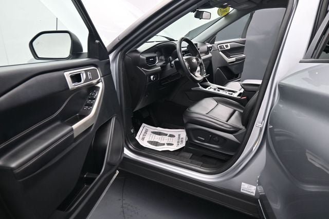 Certified 2022 Ford Explorer XLT w/ Equipment Group 202A AWD/4WD image 19