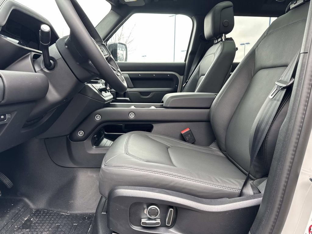 New 2026 Land Rover Defender 130 X-Dynamic SE image 20