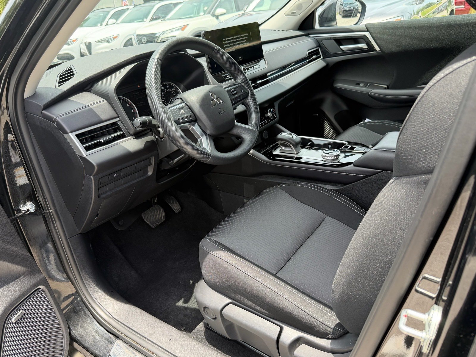 Used 2025 Mitsubishi Outlander ES AWD/4WD image 12