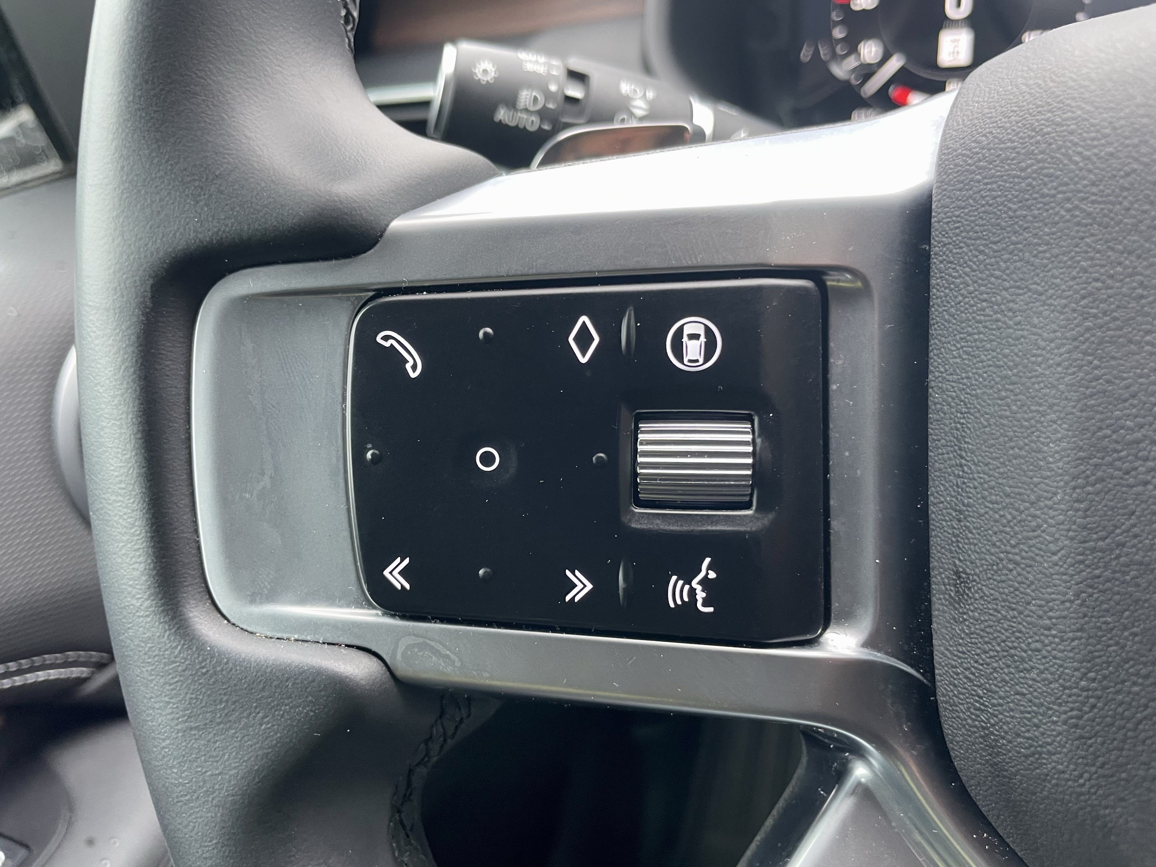 Certified 2025 Land Rover Discovery Dynamic SE AWD/4WD image 23
