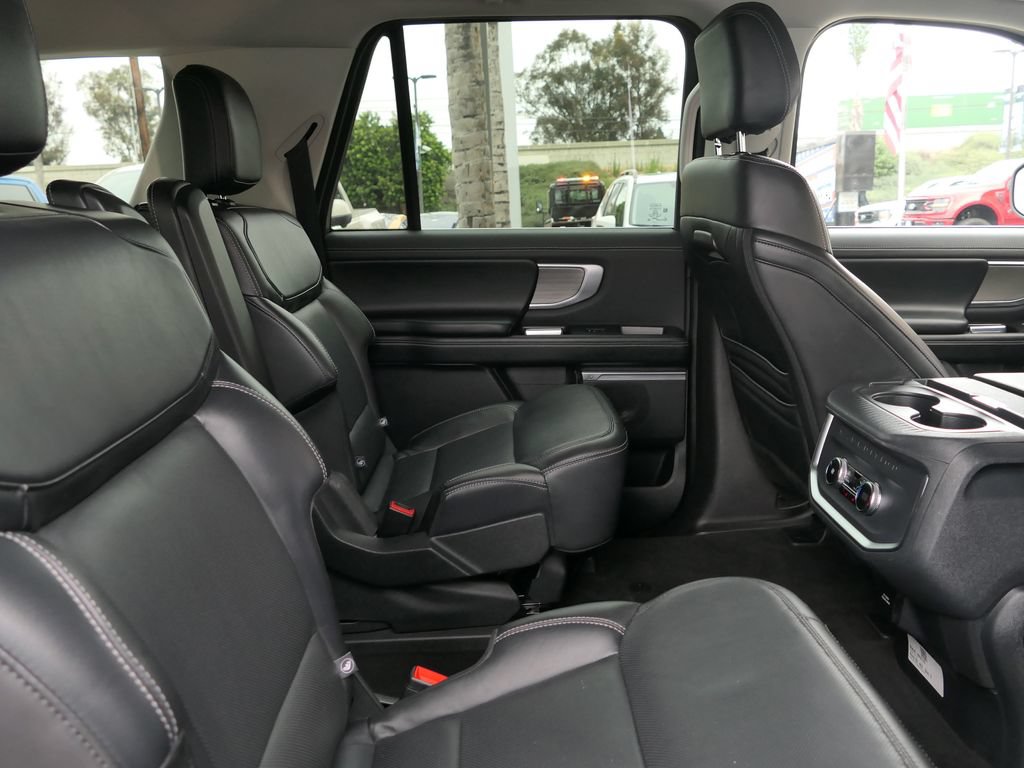 Used 2025 Ford Expedition Max Platinum AWD/4WD image 24