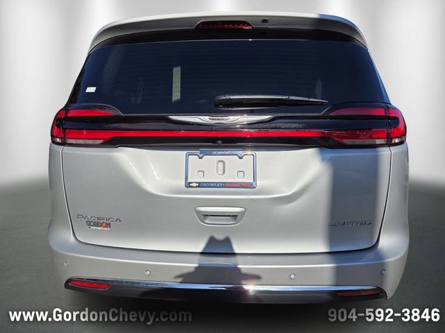 Used 2024 Chrysler Pacifica Limited image 4