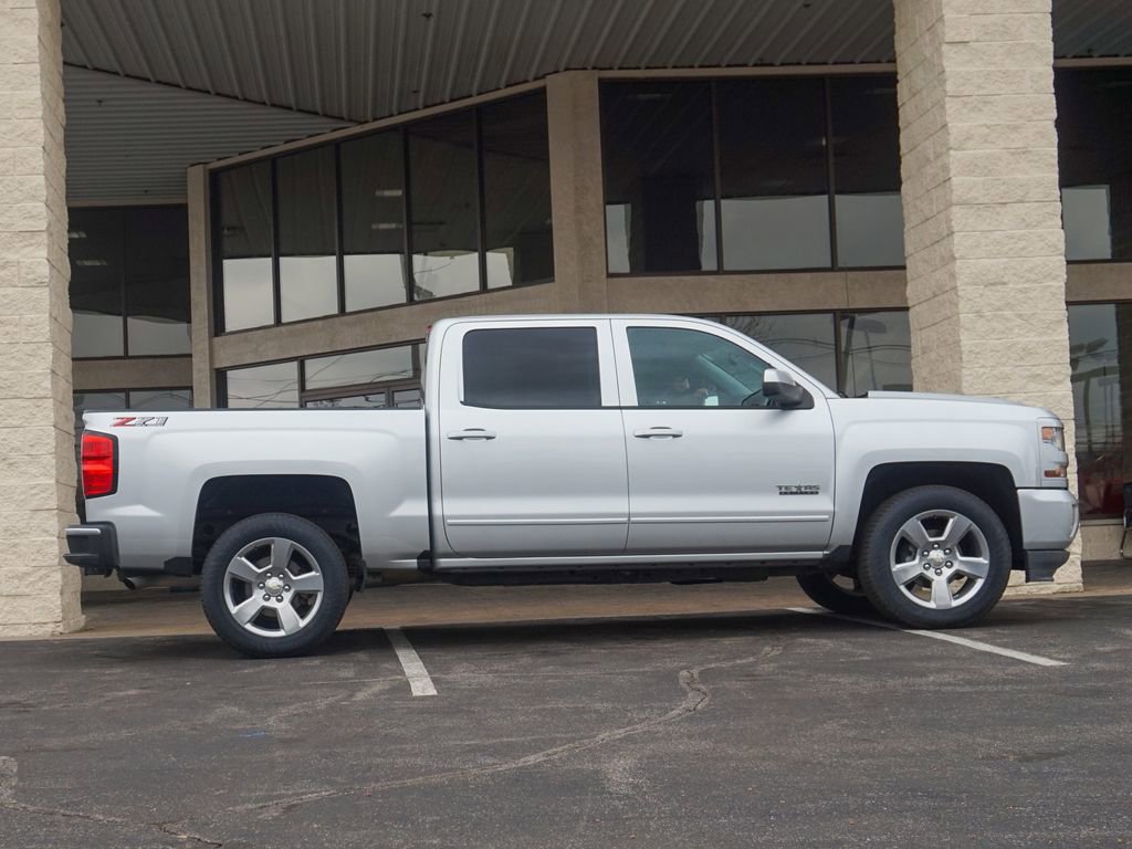 Used 2018 Chevrolet Silverado 1500 LT w/ Texas Edition AWD/4WD image 2