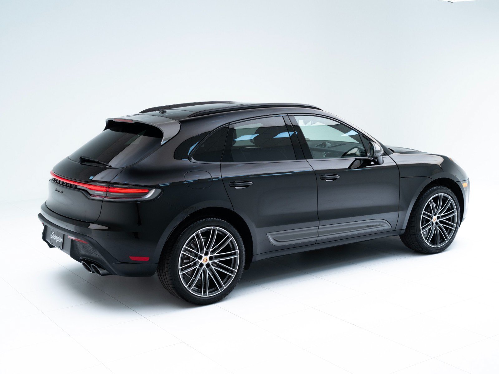 Certified 2026 Porsche Macan Turbo AWD/4WD image 9
