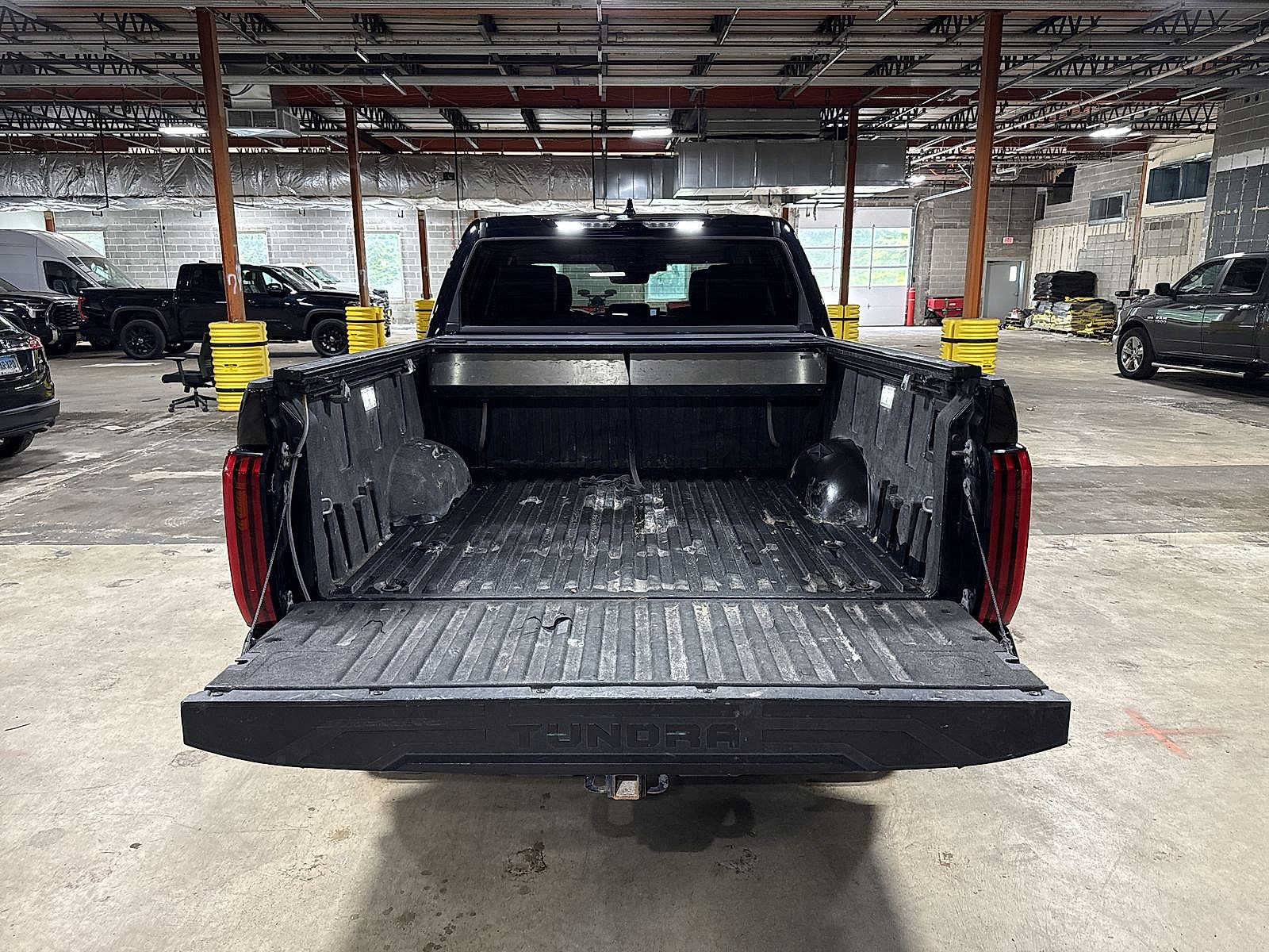 Used 2022 Toyota Tundra Limited w/ Power Package AWD/4WD image 11
