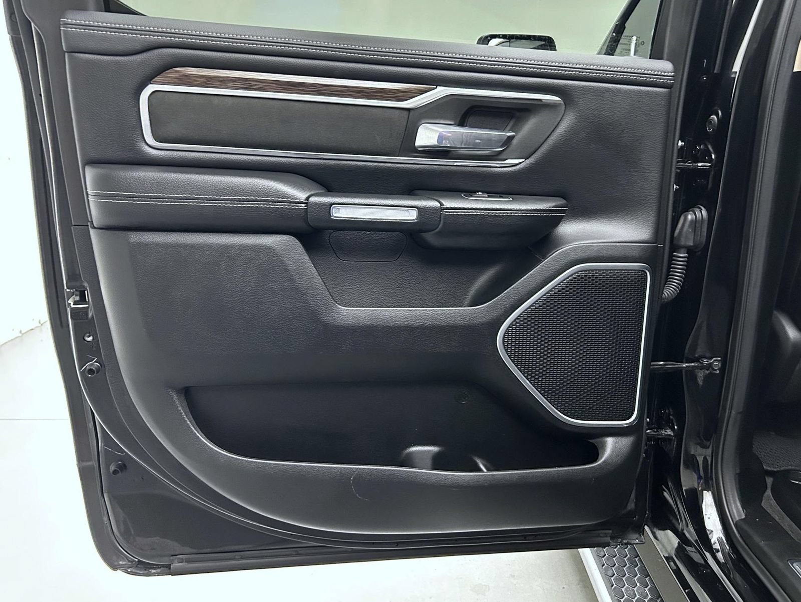 Used 2020 RAM 1500 Laramie AWD/4WD image 20