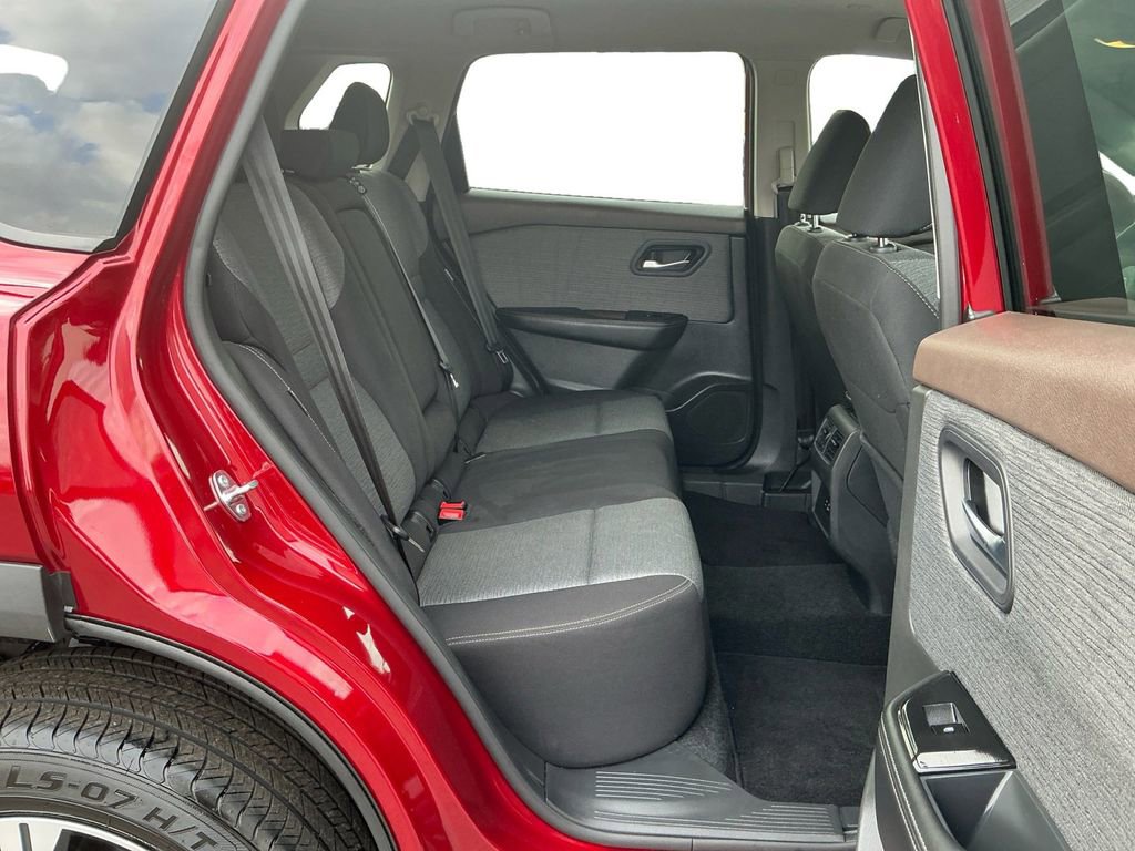 Used 2023 Nissan Rogue SV image 23