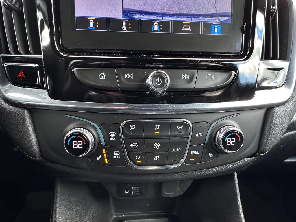 Used 2023 Chevrolet Traverse LT w/ LT Premium Package AWD/4WD image 33