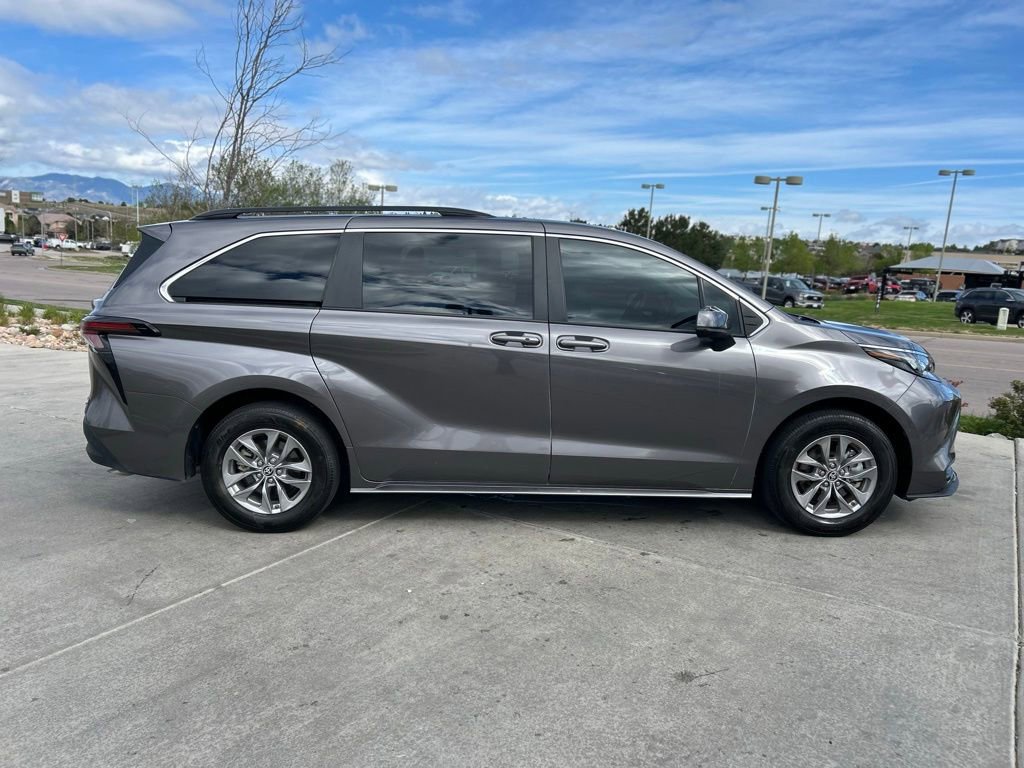 Used 2024 Toyota Sienna LE w/ LE Plus Package AWD/4WD image 8