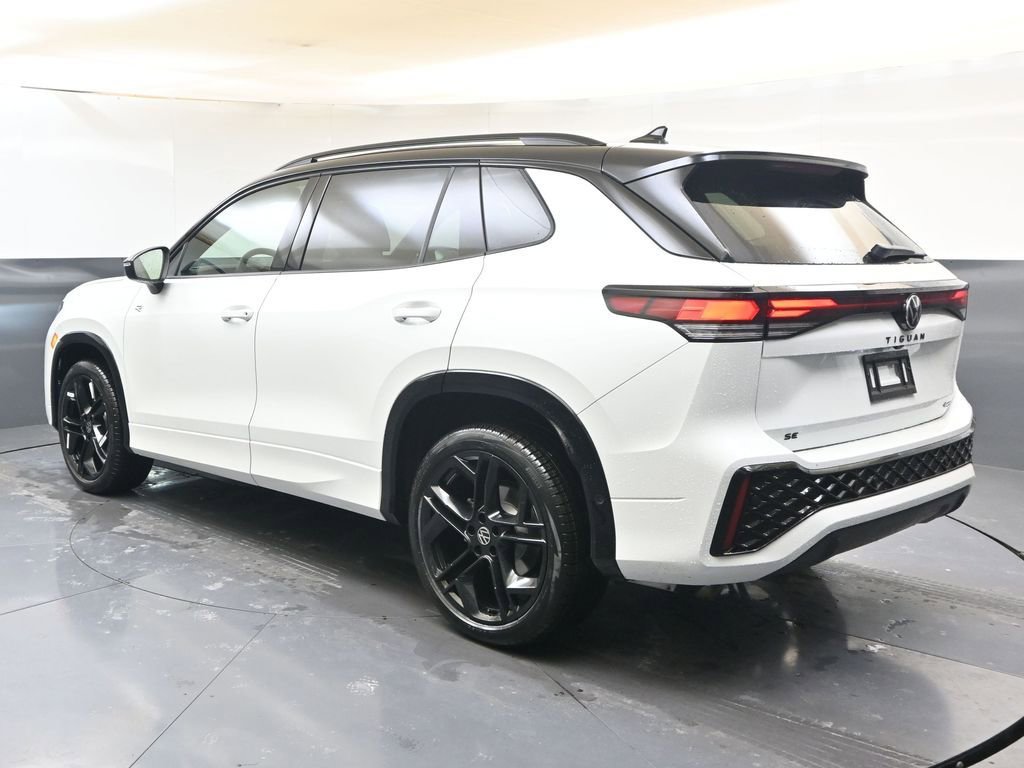 New 2026 Volkswagen Tiguan SE R-Line image 3