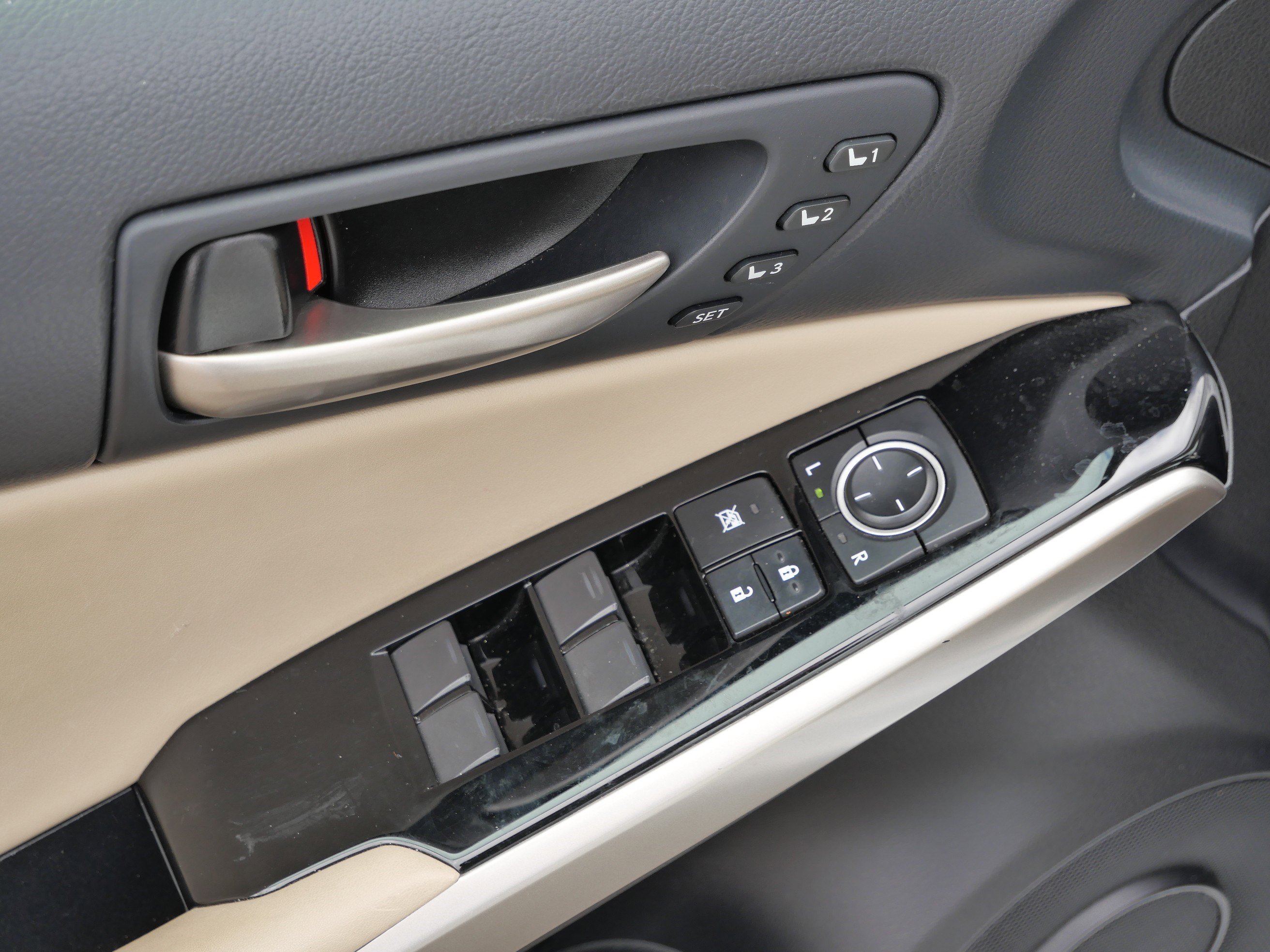 Used 2019 Lexus IS 300 AWD w/ Navigation Package image 19