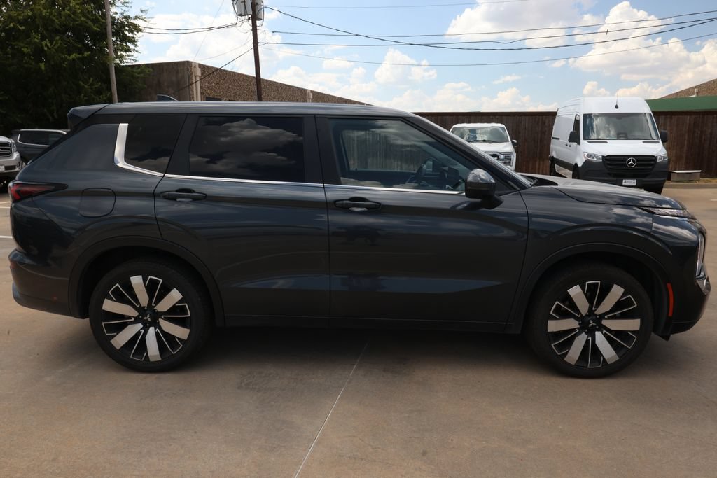 Used 2025 Mitsubishi Outlander SE FWD image 4
