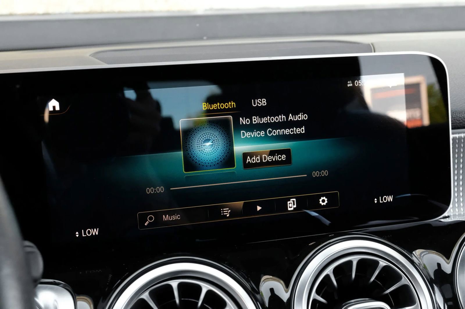 Used 2021 Mercedes-Benz GLB 250 4MATIC w/ Premium Package image 29