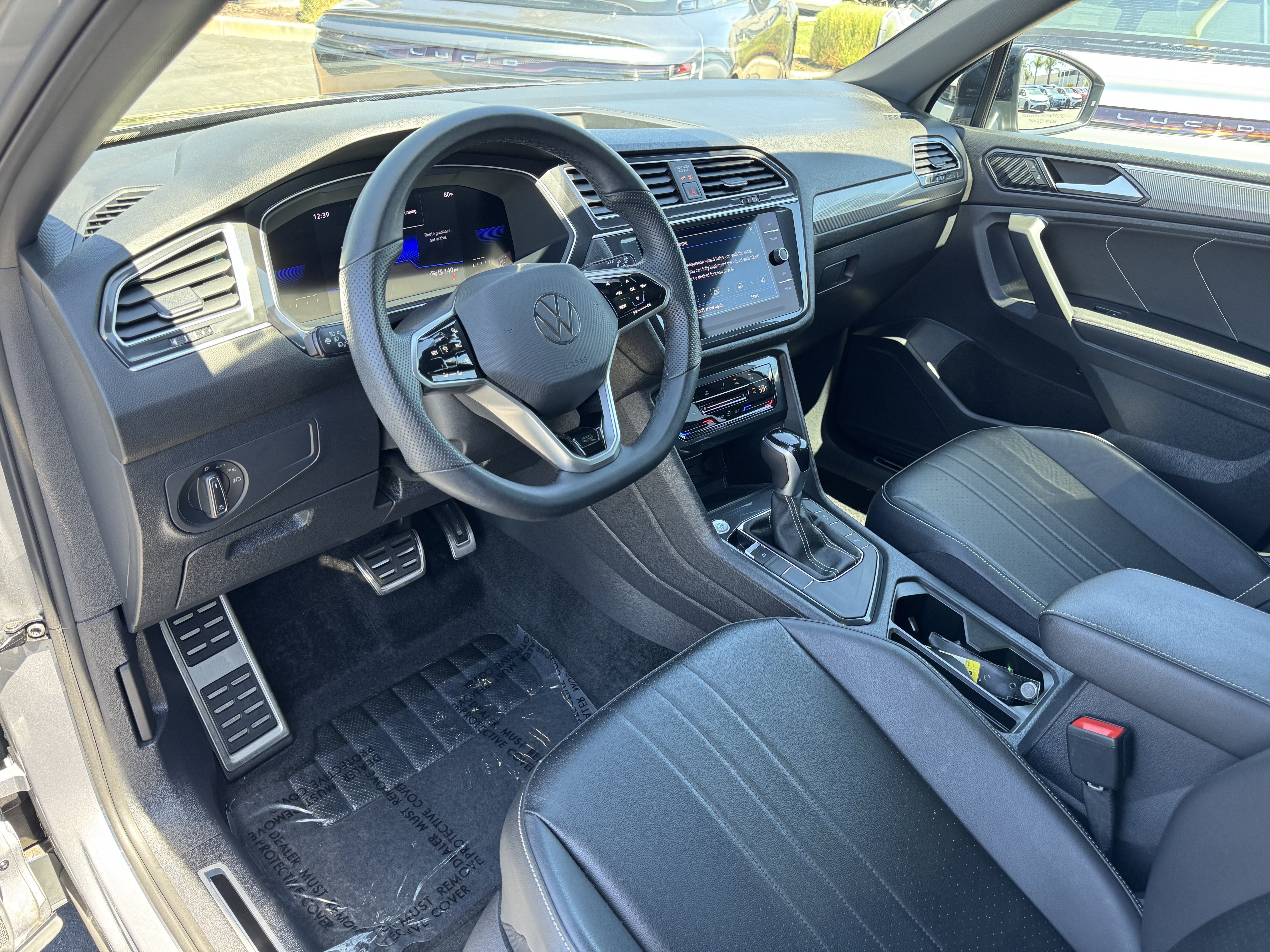 Used 2024 Volkswagen Tiguan SE R-Line FWD image 16