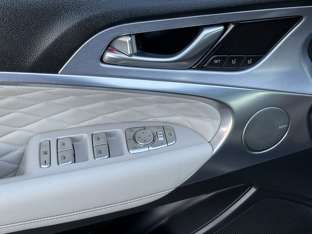 Used 2020 Genesis G70 2.0T w/ Prestige Package image 17