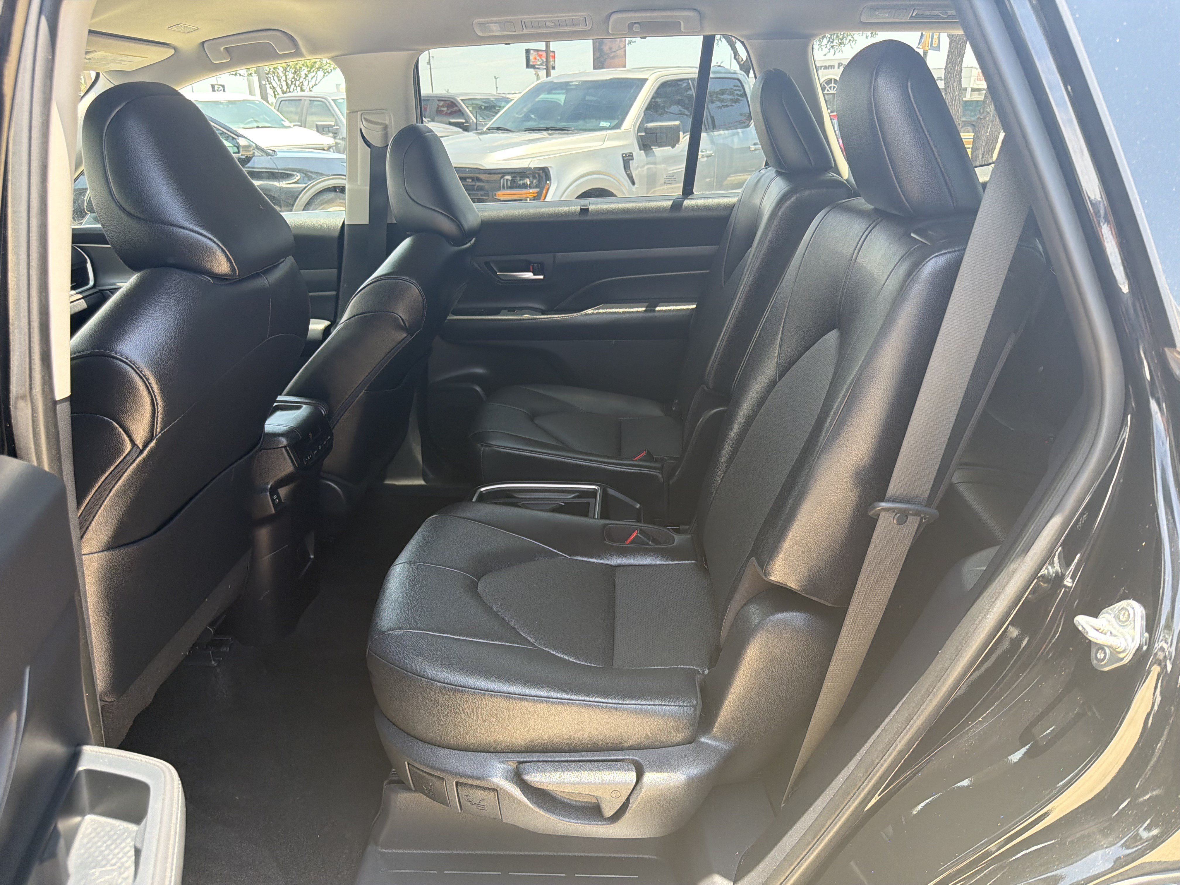 Used 2025 Toyota Grand Highlander AWD image 9